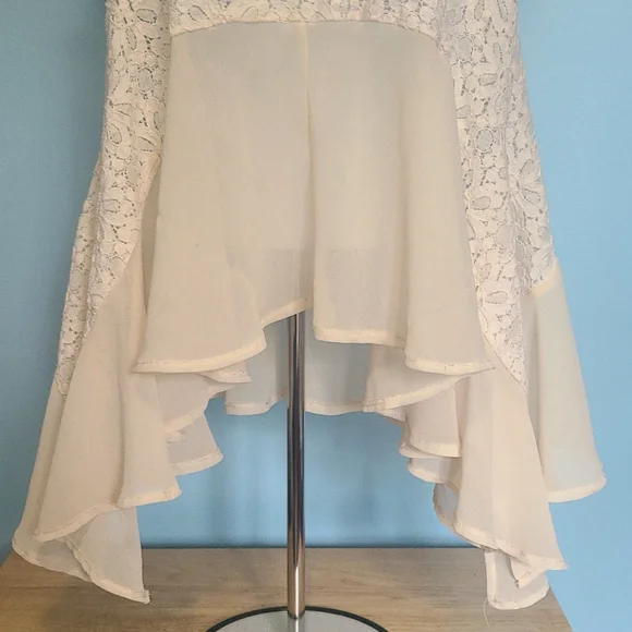 Ladie's Shirt. - Picture 5 of 6